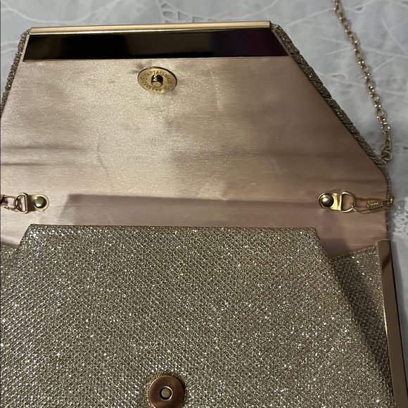 Elegant Gold Tone Clutch Bag - Picture 7 of 8